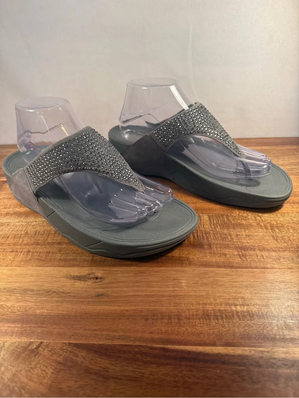 FitFlop Lulu Crystal Embelished Toe-Post Sandals, Grey Size 9 NWT